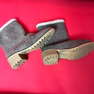 Fluffy neutral coloured boots 🤎🤍​​​​​​